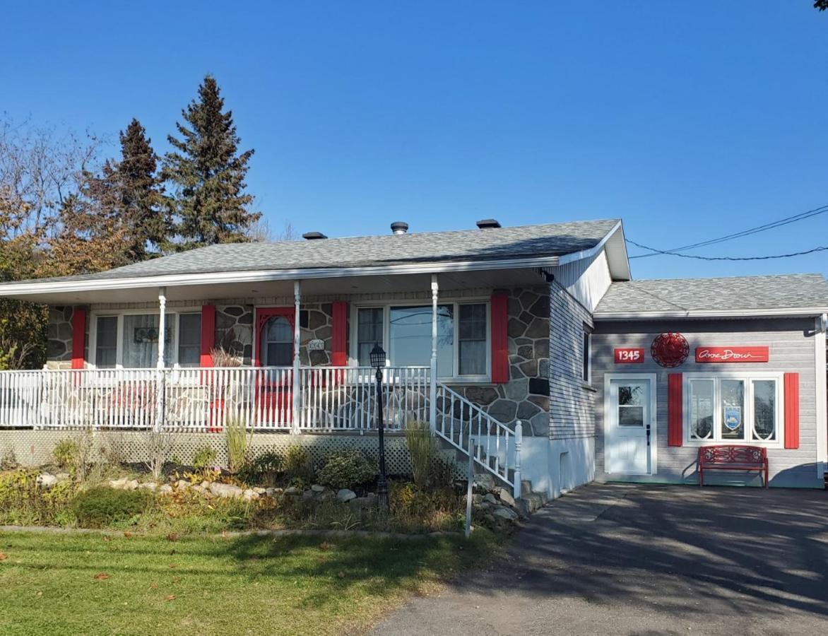 Atelier Galerie Anne Drouin Peinture&Pension Sainte-Julie Exterior foto