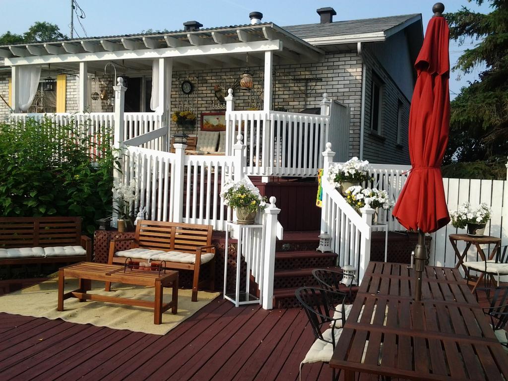Atelier Galerie Anne Drouin Peinture&Pension Sainte-Julie Exterior foto